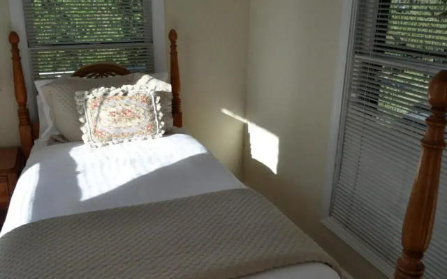 photo 4 of Anne's Washington Inn
