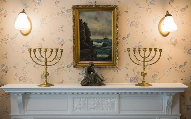 photo 2 of Anne's White Columns Inn