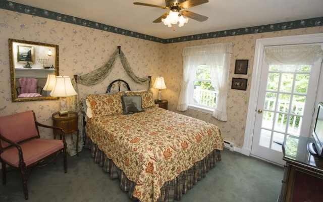 photo 3 of Anne's White Columns Inn