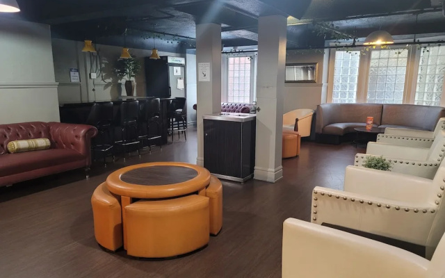 photo 2 of Ansonia Hotel - Hostel