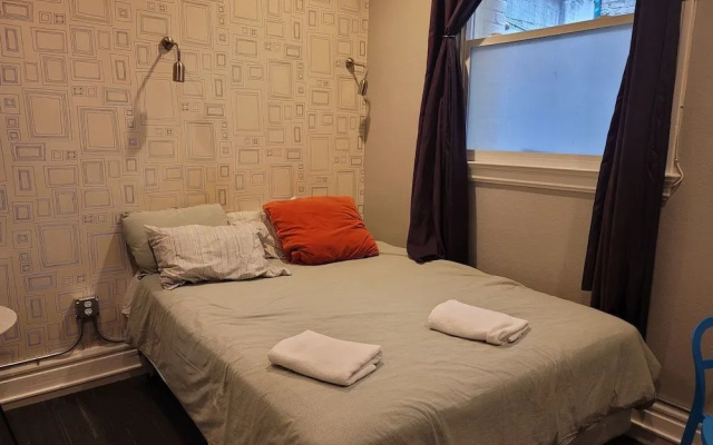 photo 4 of Ansonia Hotel - Hostel