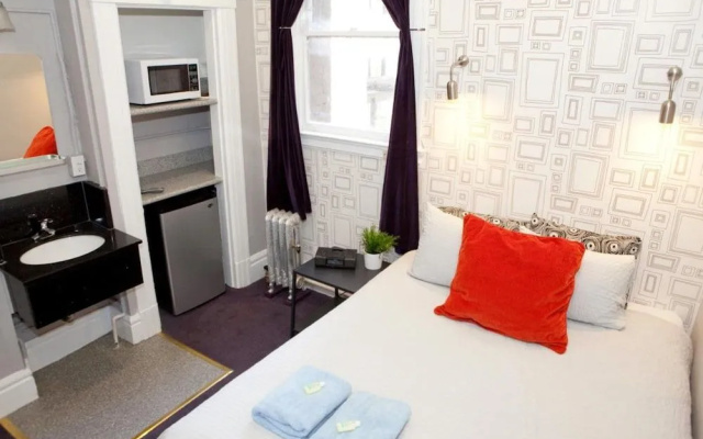 photo 5 of Ansonia Hotel - Hostel