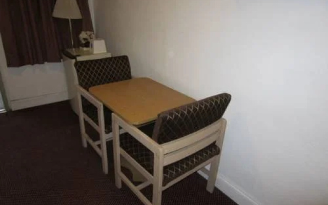 photo 2 of Apache Inn