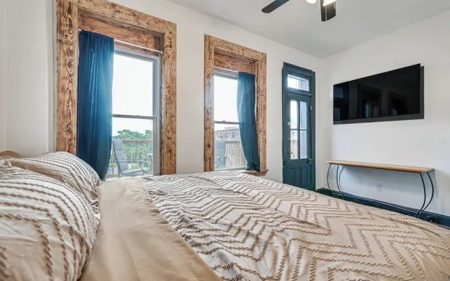 photo 2 of Apartment w/ Deck in Albany, Walk to Downtown!