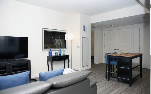 photo 2 of Apartments in the Loop