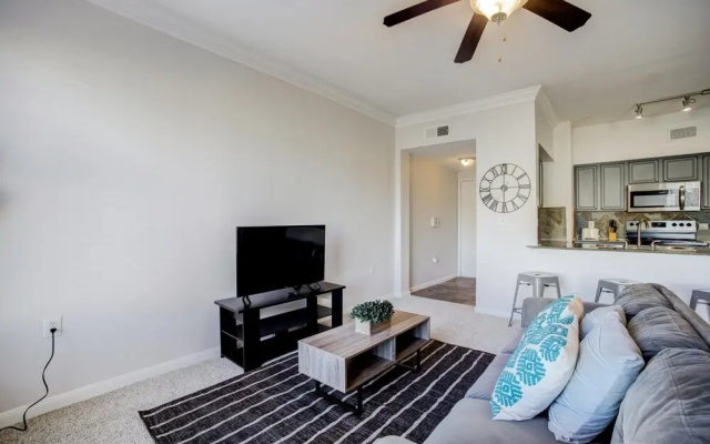 photo 2 of Apartments near Houston Medical Center & Rice University by Frontdesk