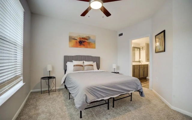 photo 5 of Apartments near Houston Medical Center & Rice University by Frontdesk