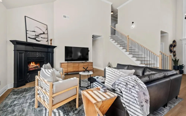 photo 4 of Apollo House - Amazing Location in Rogers, AR - Sleeps 11!