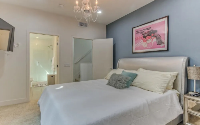 photo 3 of Applewood - Silver Lake 2BD Hollywood