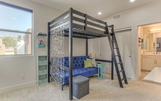 photo 4 of Applewood - Silver Lake 2BD Hollywood