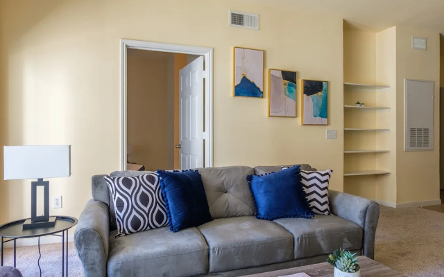 photo 5 of 1 and 2 BR Apts in Downtown by Frontdesk