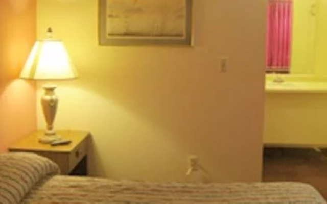 photo 2 of Aqua City Motel