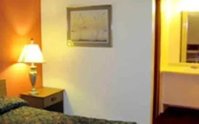 photo 3 of Aqua City Motel