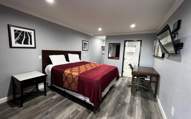 photo 4 of Aqua Inn Motel