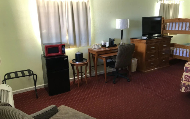 photo 2 of Aqua View Motel