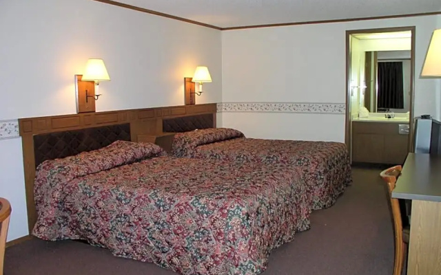 photo 2 of Arbor Inn of Historic Marshall