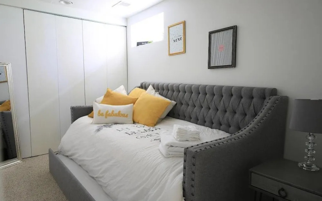 photo 4 of Argyle Basement Elegant 1 BR and Sofabed