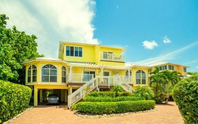 photo 3 of Ark 3 Bedroom Condo by RedAwning