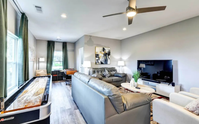 photo 2 of Arlington Home w/ Yard: 2 Mi to At&t Stadium!