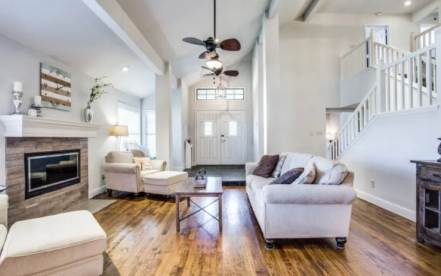 photo 2 of Arlington Manor - 5br/3ba Sleeps 18+ Hottub/firepit 5 Bedrooms 3 Bathr