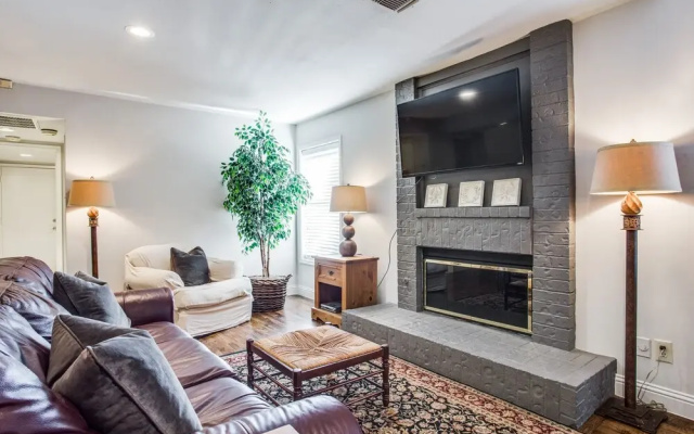 photo 3 of Arlington Manor - 5br/3ba Sleeps 18+ Hottub/firepit 5 Bedrooms 3 Bathr