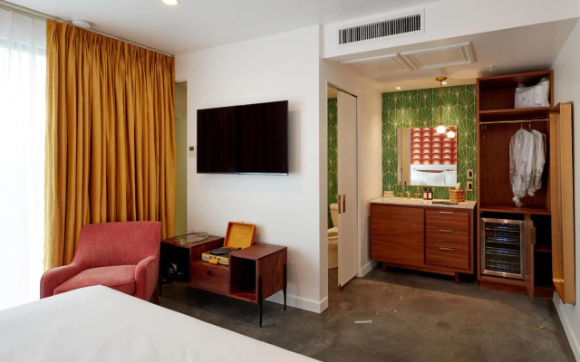 photo 3 of Rise Uptown Hotel