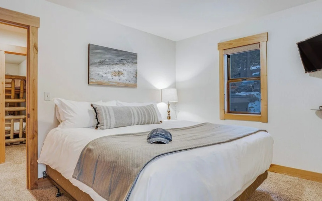 photo 4 of Arroyo by Avantstay Peaceful Mountain Townhouse w/ Large Private Balcony