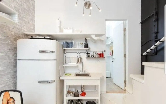 photo 4 of Artist Experience Venice Beach Studio Bedroom 1 Bathroom Apts