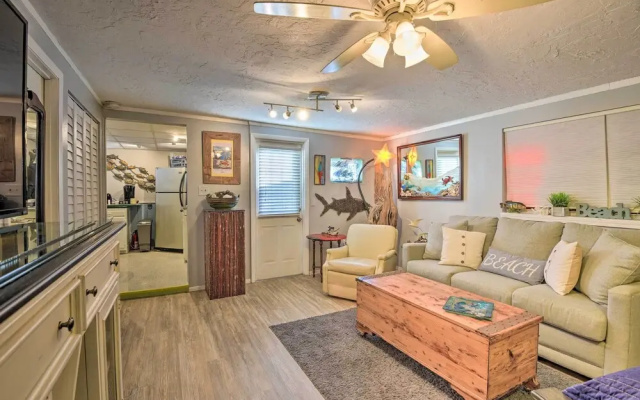 photo 4 of 8 Mi to Beaches: Artistic Bradenton Studio w/ Yard