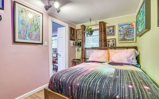 photo 3 of Artsy Cottage in Scotrun w/ Studio Space & Hot Tub