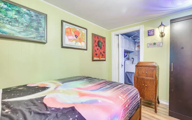 photo 4 of Artsy Cottage in Scotrun w/ Studio Space & Hot Tub