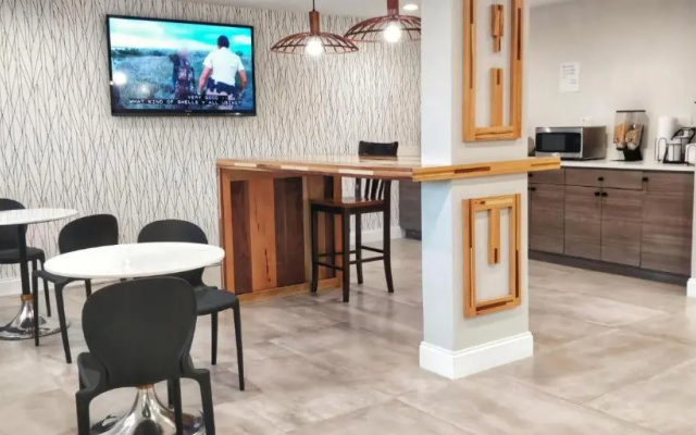 photo 2 of Arya Inn & Suites