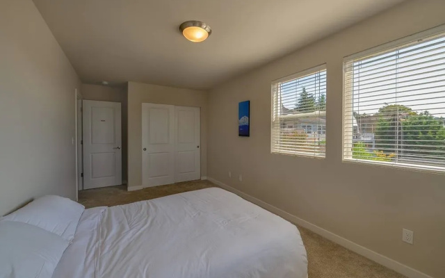 photo 4 of A-seattle Urban Village-top FL 2 Private Brs- Slp6