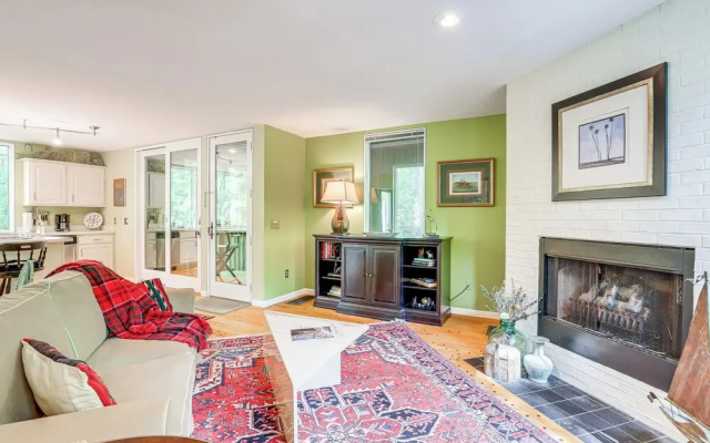 photo 4 of Carriage House Near Downtown & the Parkway
