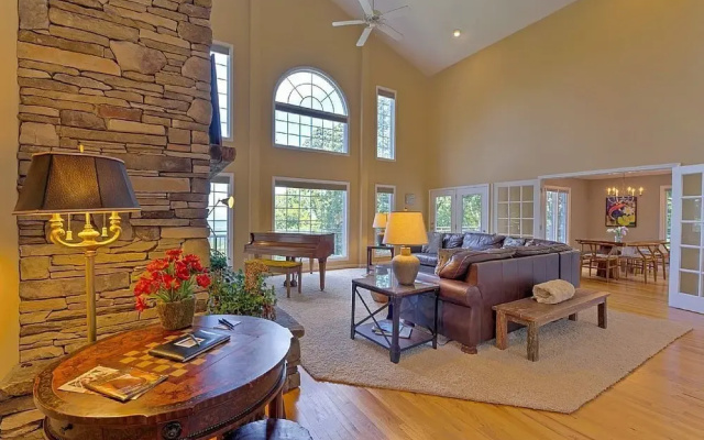 photo 5 of Asheville Starry Night - 3 Br Home