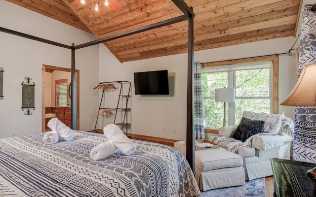 photo 4 of Asheville Town 3 Bedroom Cabin