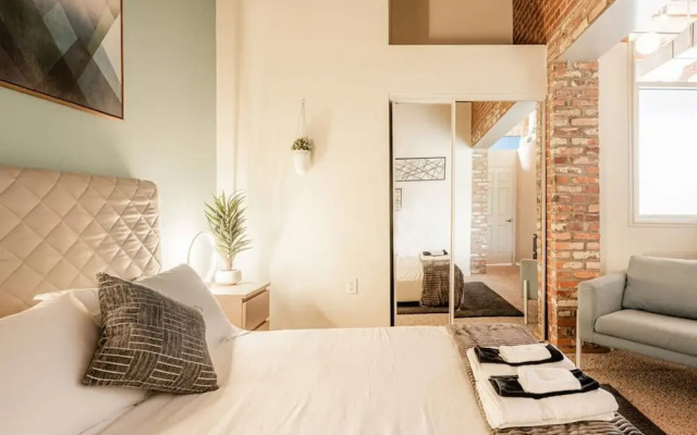 photo 4 of 2 Bedroom Historic Brick Getaway with Wifi