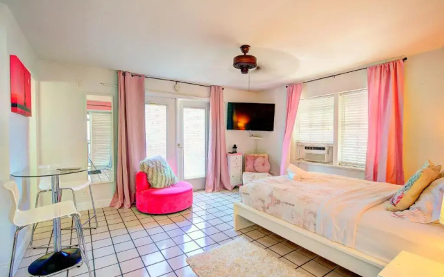 photo 2 of Ask Me Inn Ft. Lauderdale Beach