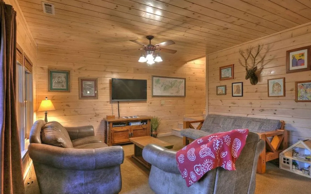 photo 2 of Aska Adventure Lodge by Escape to Blue Ridge