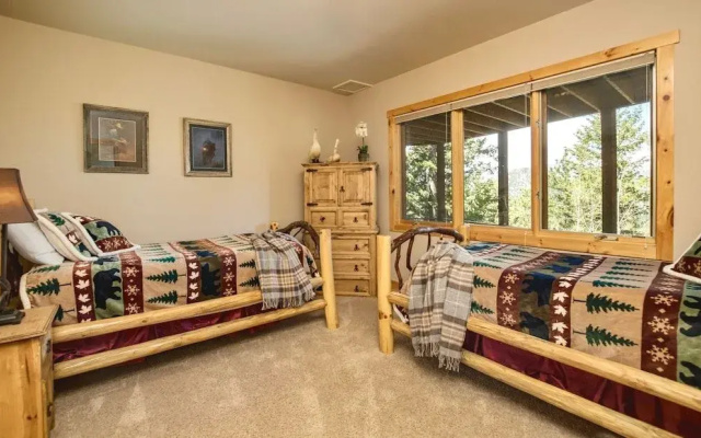 photo 5 of Aspen Leaf Colorado - 5 Br Chalet