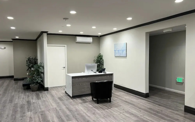 photo 2 of Aspire Inn & Suites Orange