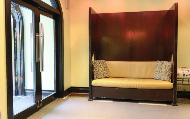 photo 2 of Park West Hotel