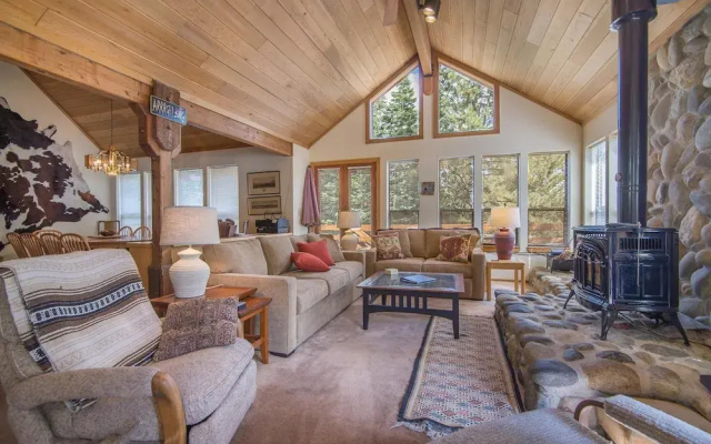photo 2 of Atkin 4 Bedroom Holiday Home By Tahoe Truckee