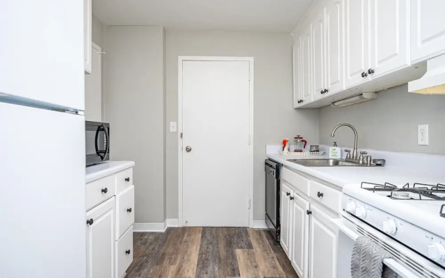 photo 2 of ATL Downtown 2B Condo with Free Parking