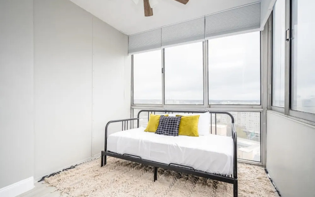 photo 4 of ATL downtown 2BR King Bed FREE parking