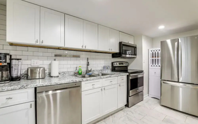 photo 2 of Atlanta Area Apt Near Hospitals, Great for Nurses!