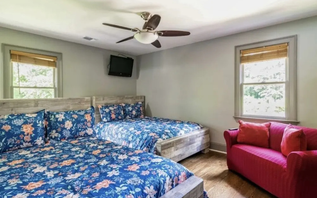 photo 4 of Atlanta Forest Sanctuary 5 Bedroom Home by RedAwning