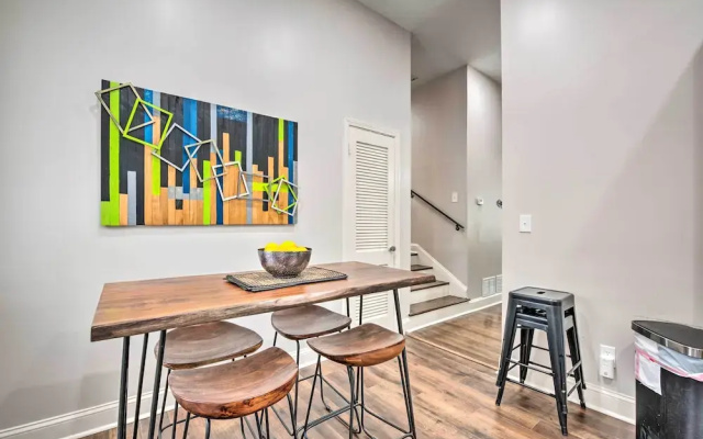 photo 4 of Atlanta Retreat w/ Deck in Greenbriar Area!