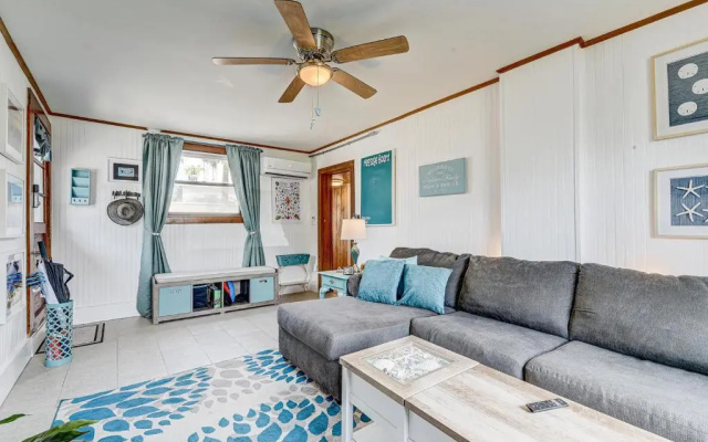 photo 2 of Atlantic Shores Getaway steps from Jax Beach Private House Pet Friendly Near to the Mayo Clinic - UNF - TPC Sawgrass - Convention Center - Shopping Malls - Under 3 Hours from DISNEY