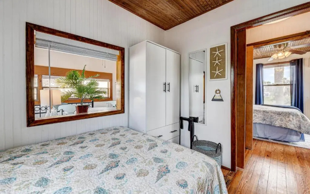 photo 4 of Atlantic Shores Getaway steps from Jax Beach Private House Pet Friendly Near to the Mayo Clinic - UNF - TPC Sawgrass - Convention Center - Shopping Malls - Under 3 Hours from DISNEY